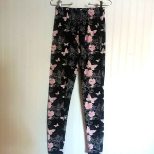 AGNES & DORA leggings in size large.
